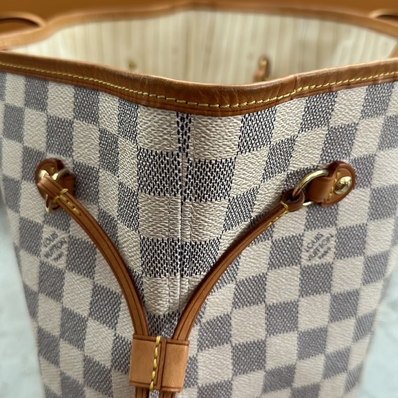 Authentic Louis Vuitton Damier Azur. - Picture 7 of 9